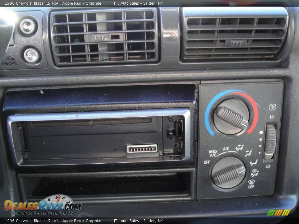 1996 Chevrolet Blazer LS 4x4 Apple Red / Graphite Photo #21