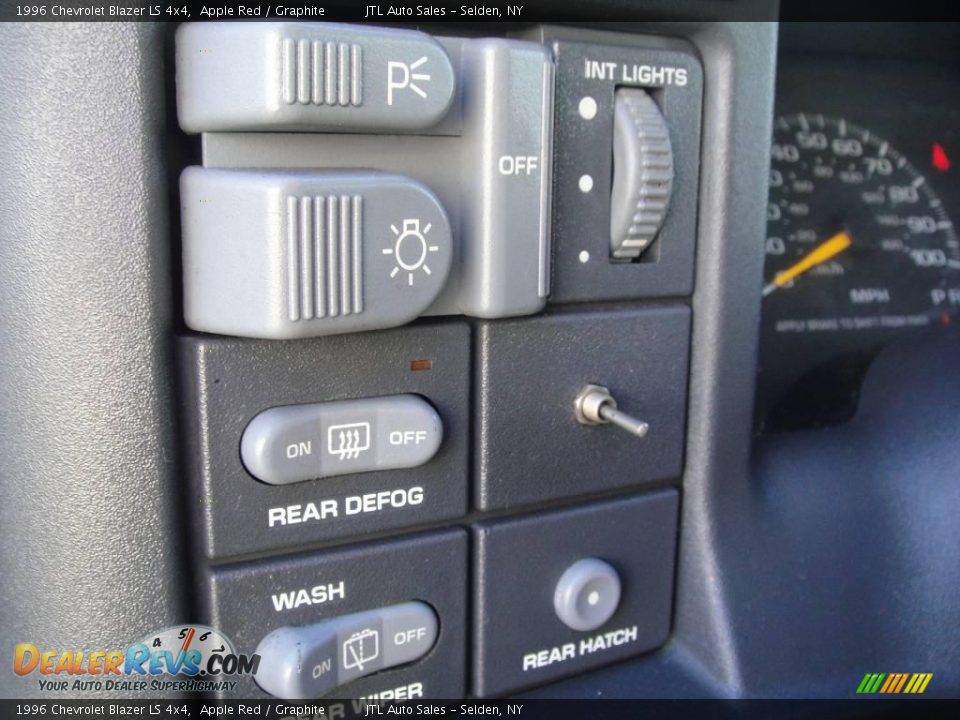 1996 Chevrolet Blazer LS 4x4 Apple Red / Graphite Photo #22