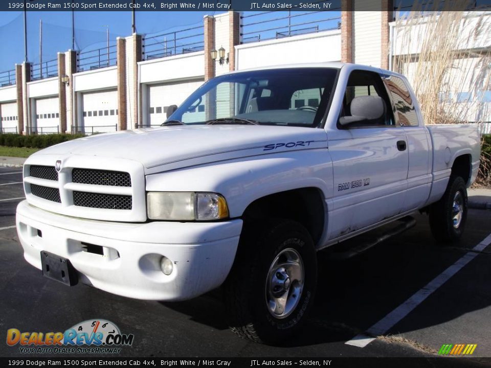 1999 Dodge Ram 1500 Sport Extended Cab 4x4 Bright White / Mist Gray Photo #1