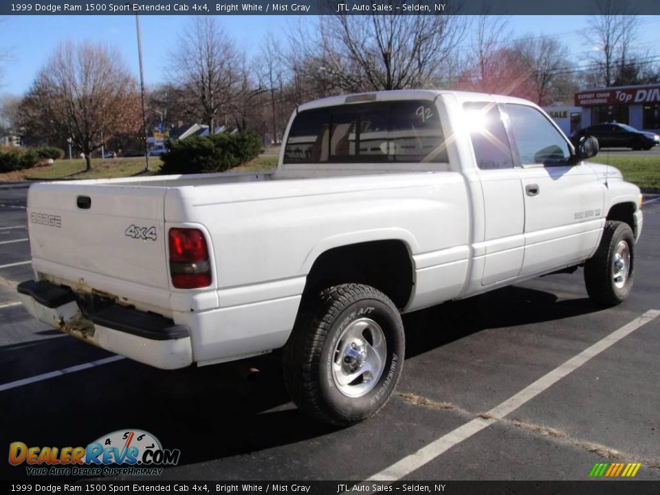 1999 Dodge Ram 1500 Sport Extended Cab 4x4 Bright White / Mist Gray Photo #6