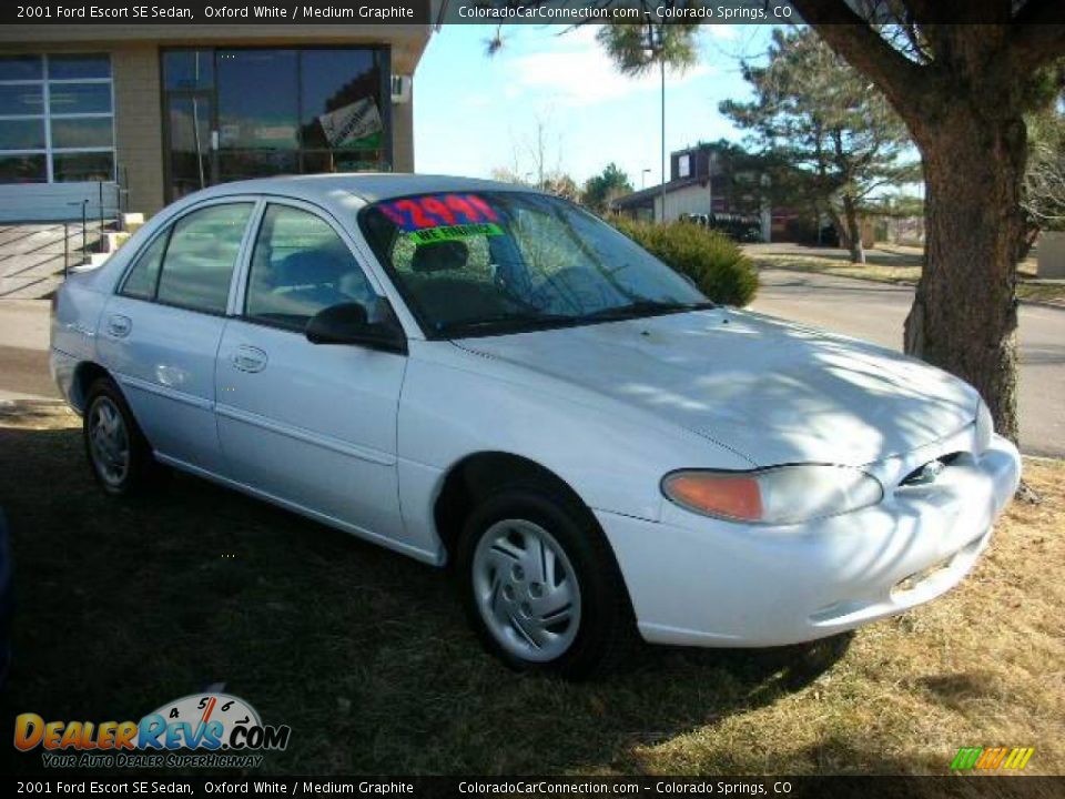 2001 Ford Escort SE Sedan Oxford White / Medium Graphite Photo #1
