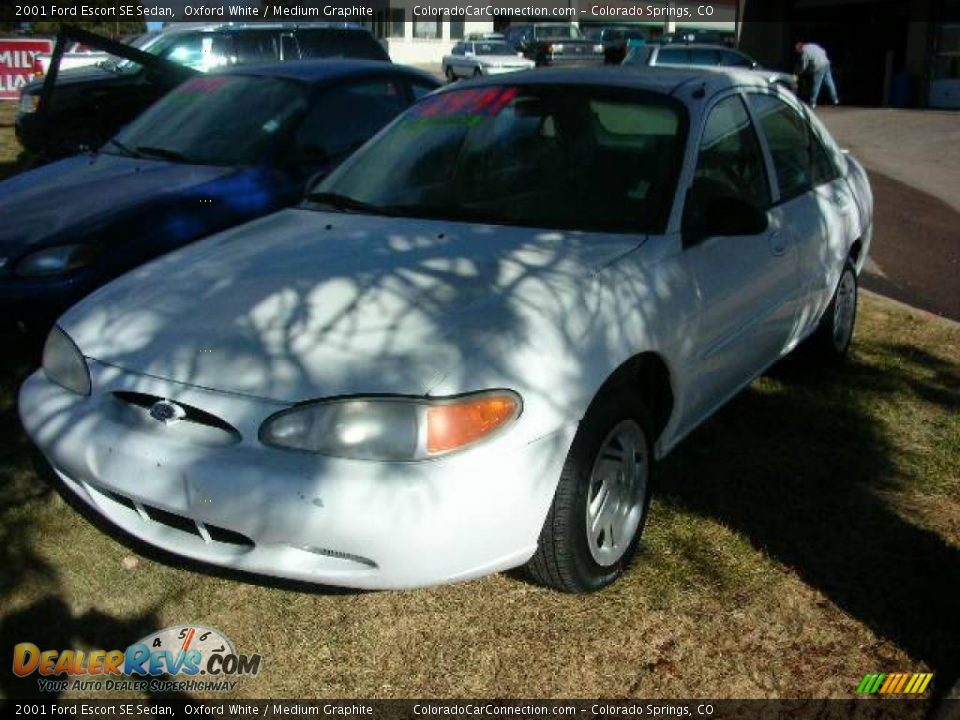 2001 Ford Escort SE Sedan Oxford White / Medium Graphite Photo #2