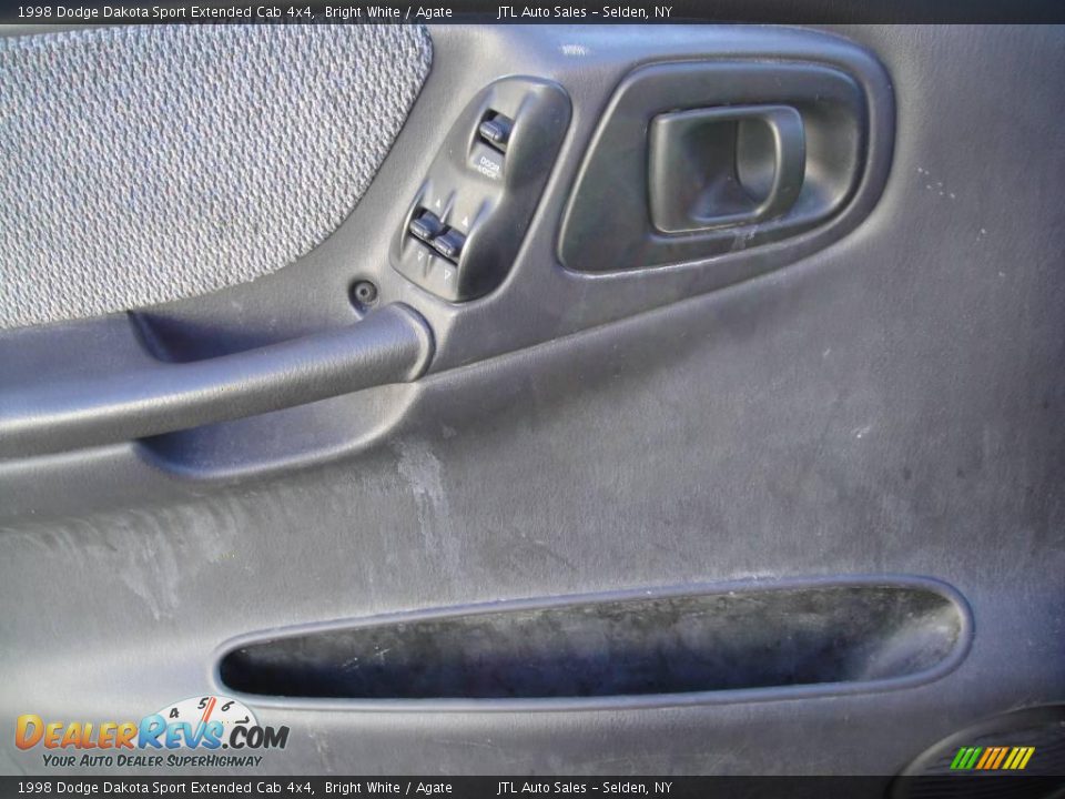 1998 Dodge Dakota Sport Extended Cab 4x4 Bright White / Agate Photo #10