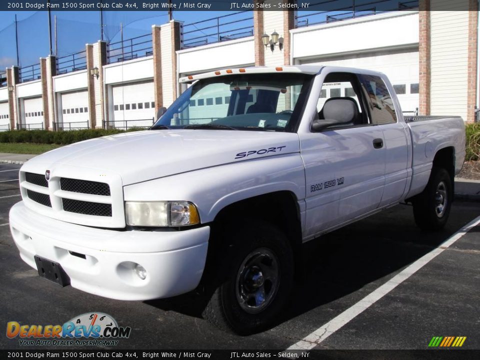 2001 Dodge Ram 1500 Sport Club Cab 4x4 Bright White / Mist Gray Photo #1