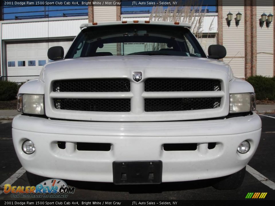 2001 Dodge Ram 1500 Sport Club Cab 4x4 Bright White / Mist Gray Photo #2