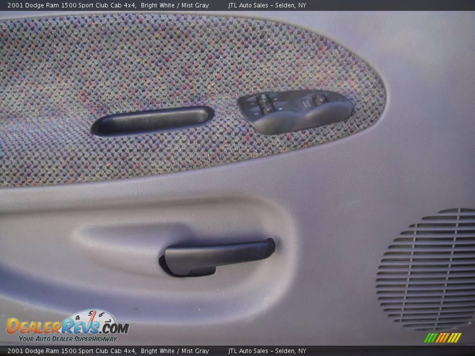 2001 Dodge Ram 1500 Sport Club Cab 4x4 Bright White / Mist Gray Photo #10