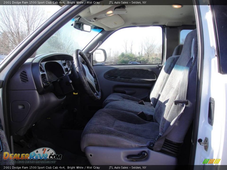 2001 Dodge Ram 1500 Sport Club Cab 4x4 Bright White / Mist Gray Photo #12