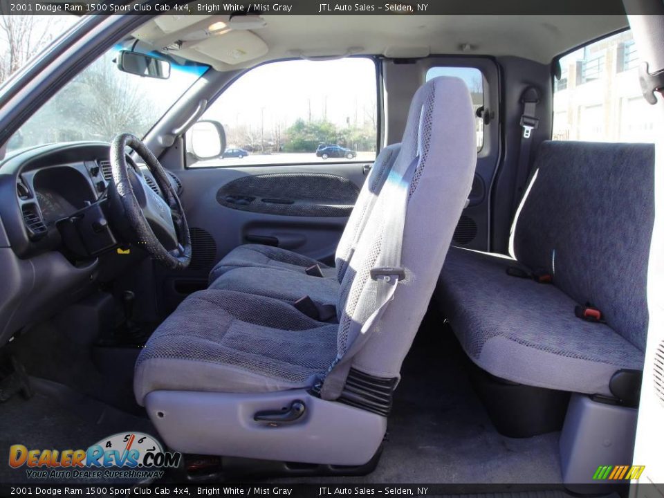 2001 Dodge Ram 1500 Sport Club Cab 4x4 Bright White / Mist Gray Photo #13