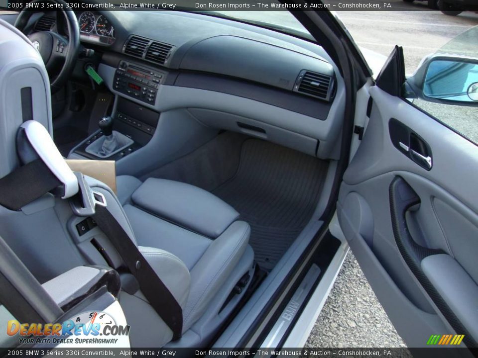 2005 BMW 3 Series 330i Convertible Alpine White / Grey Photo #16