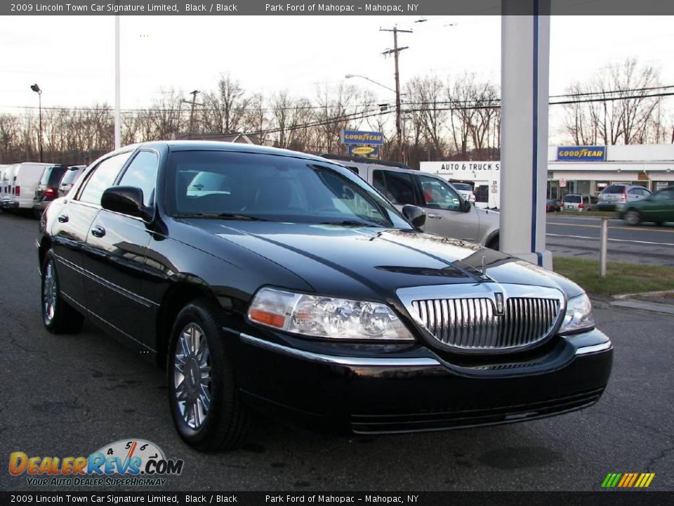 2009 Lincoln Town Car Signature Limited Black / Black Photo #2