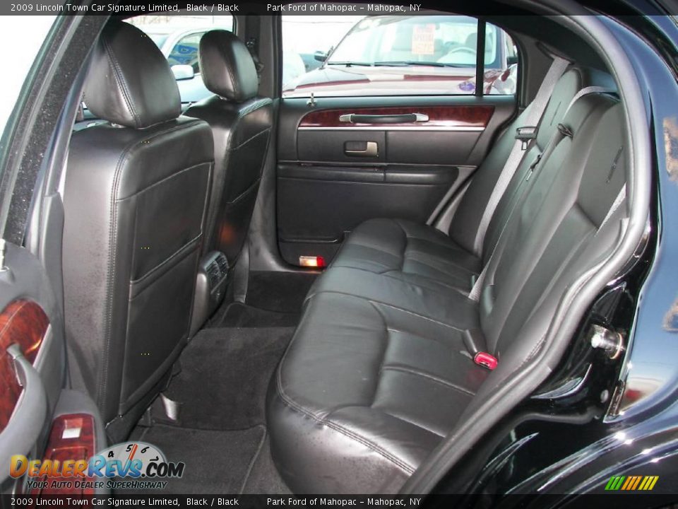 2009 Lincoln Town Car Signature Limited Black / Black Photo #6