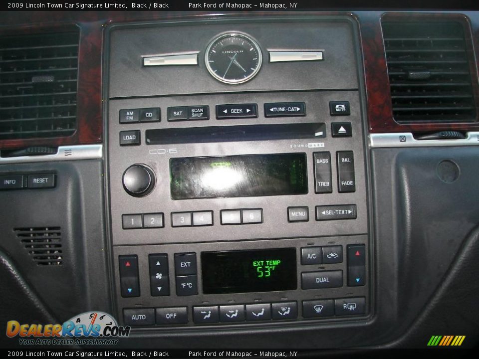 2009 Lincoln Town Car Signature Limited Black / Black Photo #13