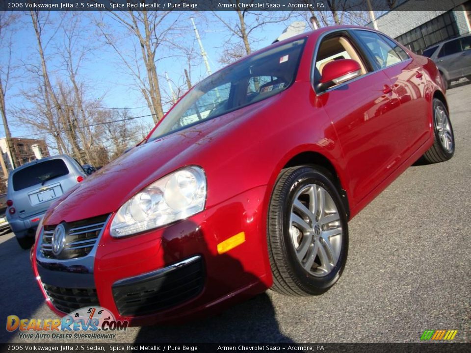 2006 Volkswagen Jetta 2.5 Sedan Spice Red Metallic / Pure Beige Photo #2