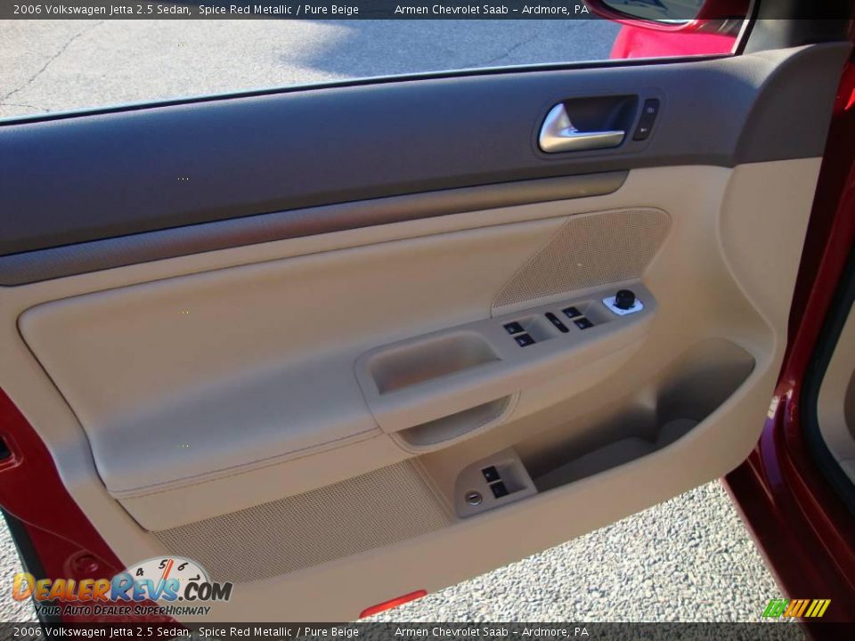 2006 Volkswagen Jetta 2.5 Sedan Spice Red Metallic / Pure Beige Photo #13