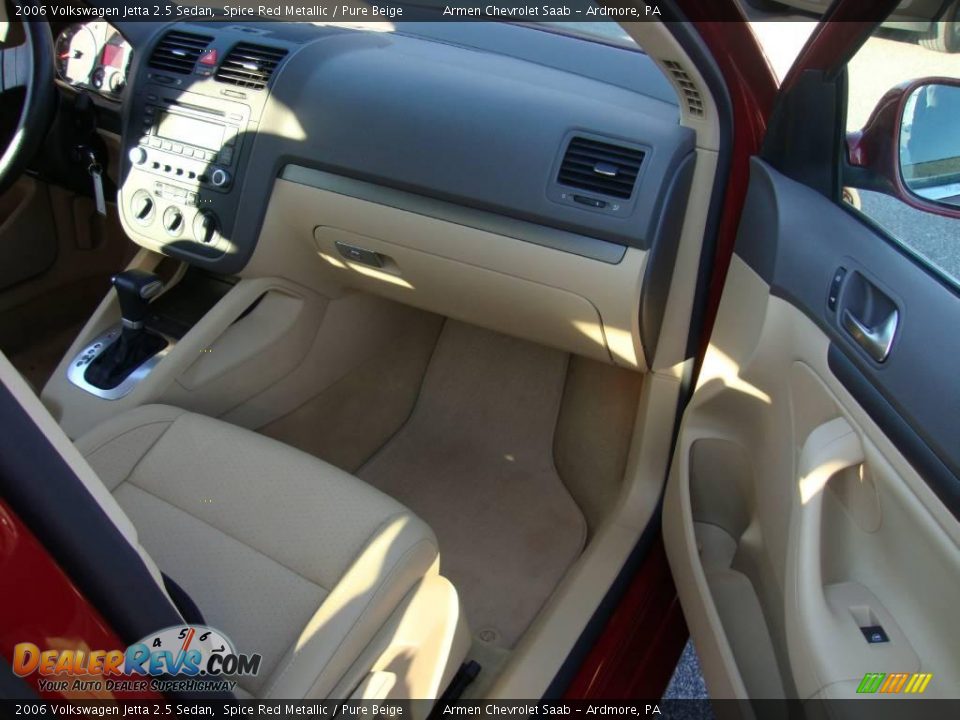 2006 Volkswagen Jetta 2.5 Sedan Spice Red Metallic / Pure Beige Photo #15