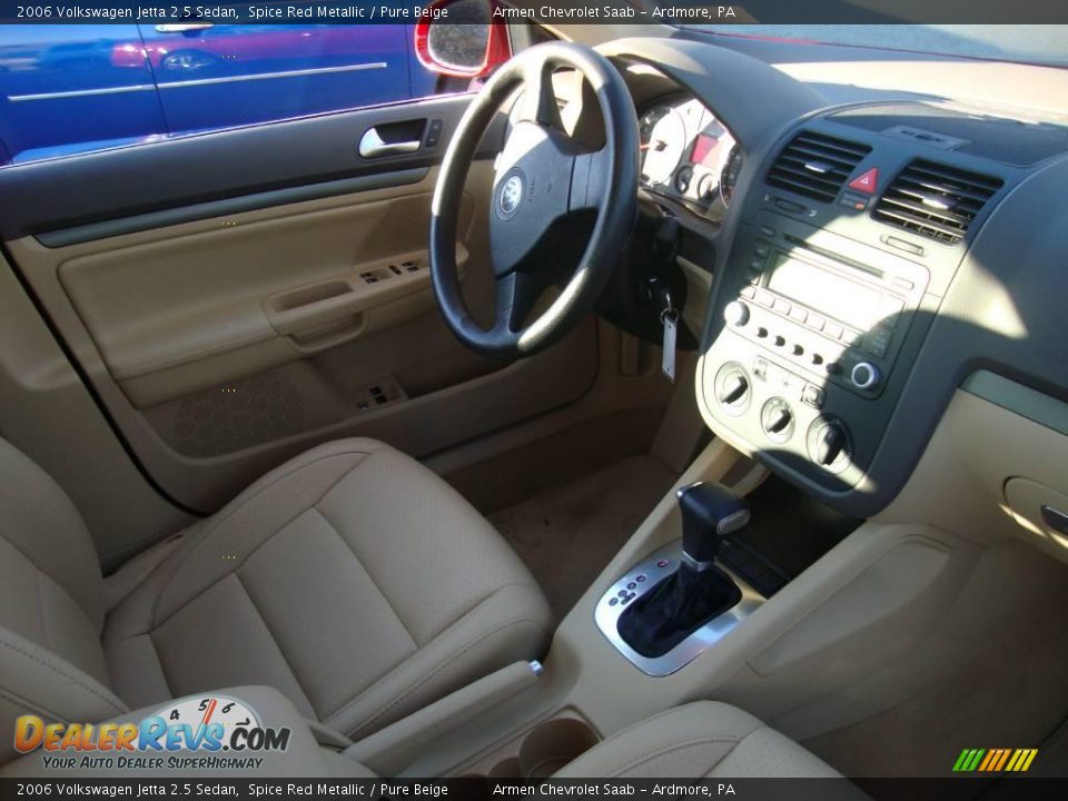 2006 Volkswagen Jetta 2.5 Sedan Spice Red Metallic / Pure Beige Photo #16