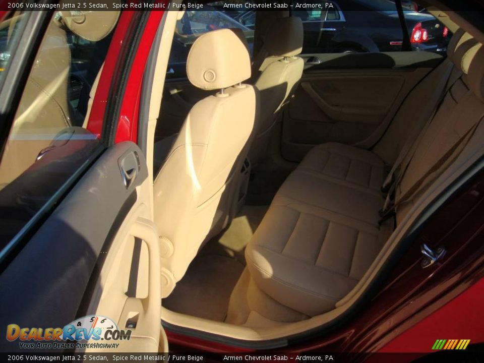 2006 Volkswagen Jetta 2.5 Sedan Spice Red Metallic / Pure Beige Photo #19
