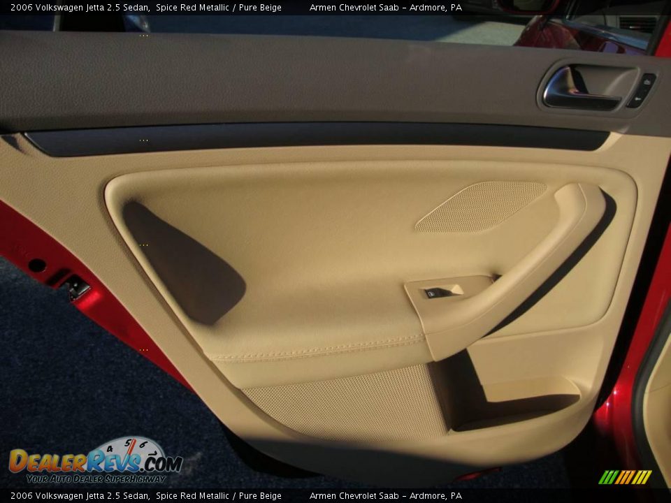 2006 Volkswagen Jetta 2.5 Sedan Spice Red Metallic / Pure Beige Photo #20