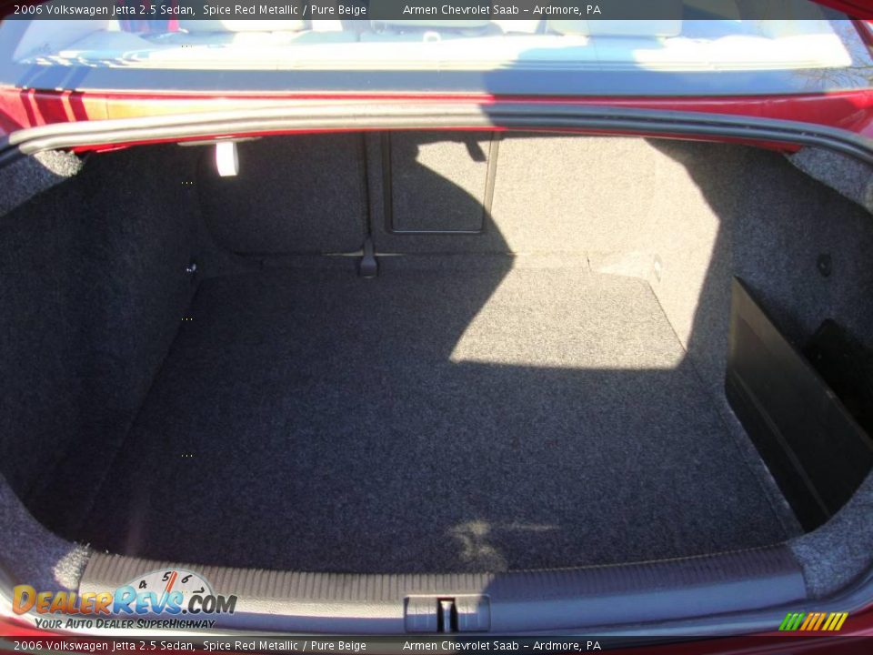 2006 Volkswagen Jetta 2.5 Sedan Spice Red Metallic / Pure Beige Photo #21