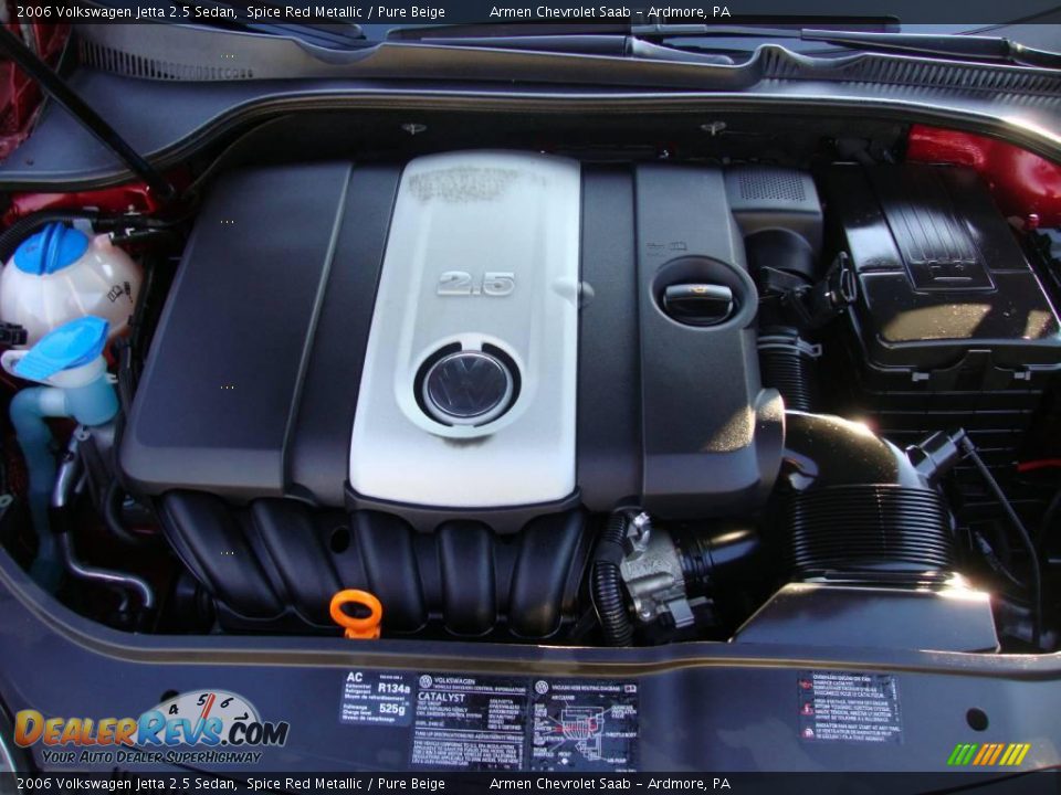 2006 Volkswagen Jetta 2.5 Sedan Spice Red Metallic / Pure Beige Photo #24