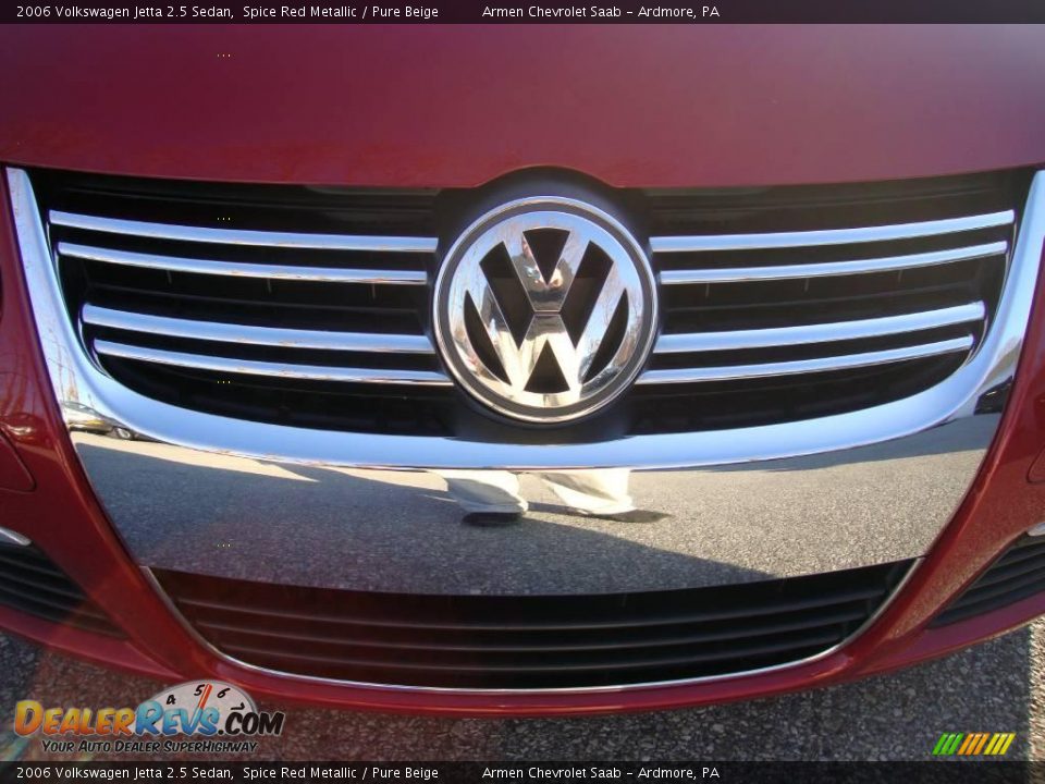2006 Volkswagen Jetta 2.5 Sedan Spice Red Metallic / Pure Beige Photo #26