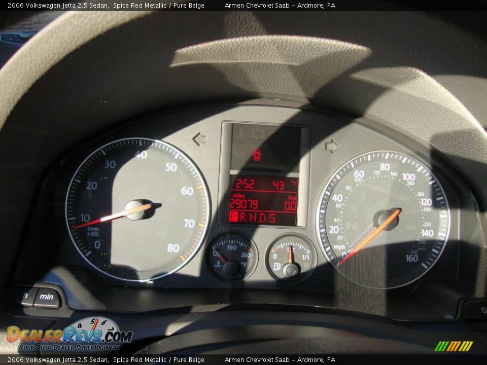 2006 Volkswagen Jetta 2.5 Sedan Spice Red Metallic / Pure Beige Photo #33