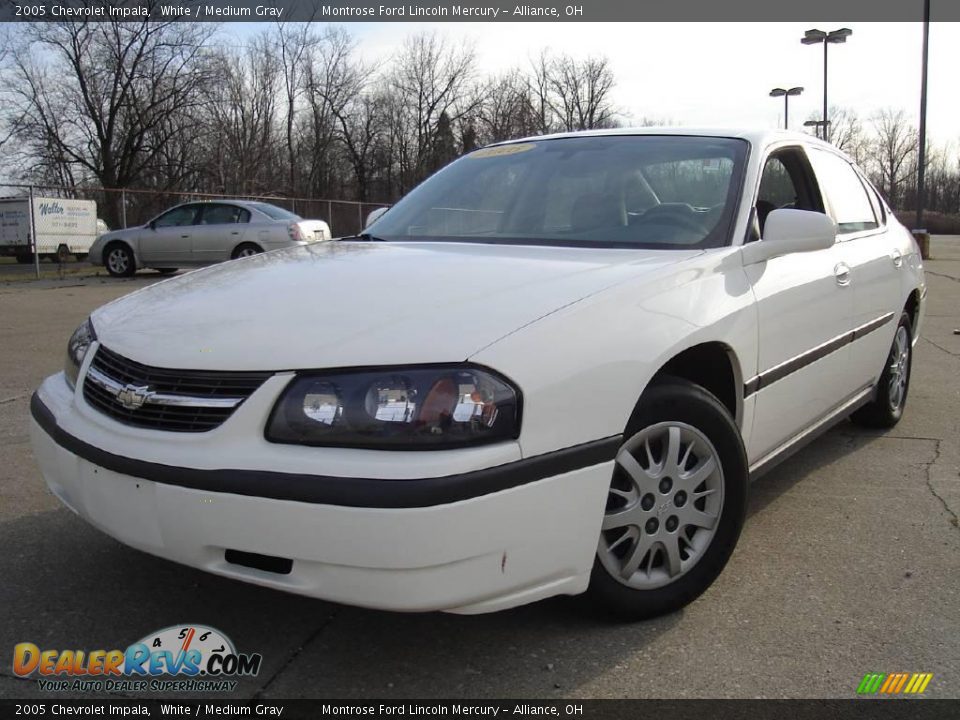 2005 Chevrolet Impala White / Medium Gray Photo #1