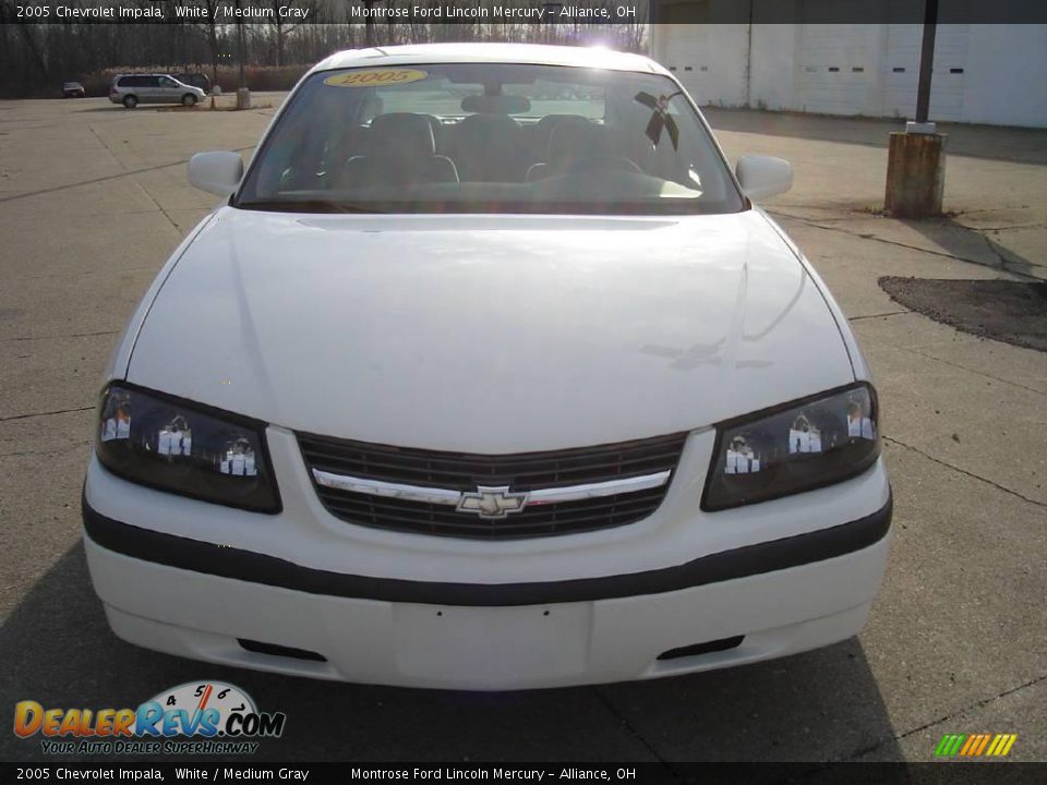 2005 Chevrolet Impala White / Medium Gray Photo #8