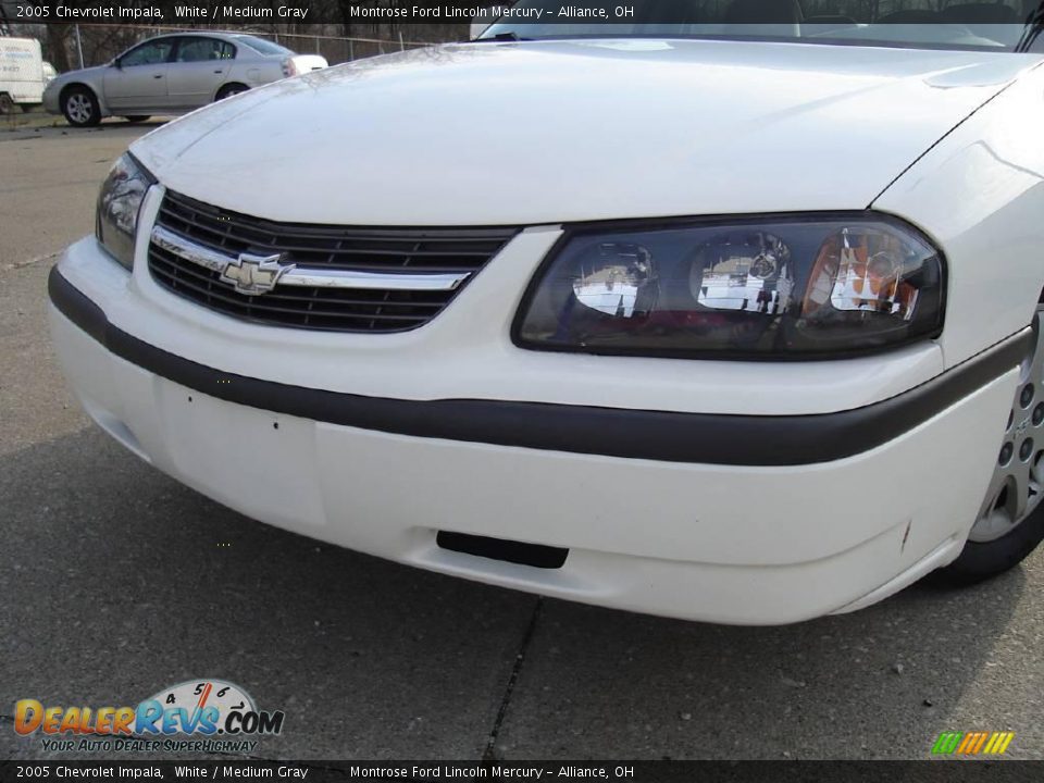 2005 Chevrolet Impala White / Medium Gray Photo #9