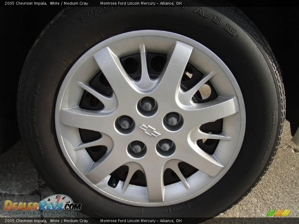 2005 Chevrolet Impala White / Medium Gray Photo #10