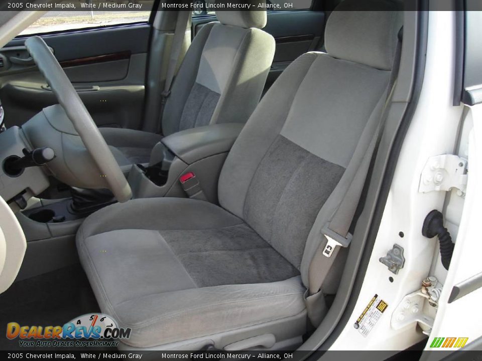 2005 Chevrolet Impala White / Medium Gray Photo #11