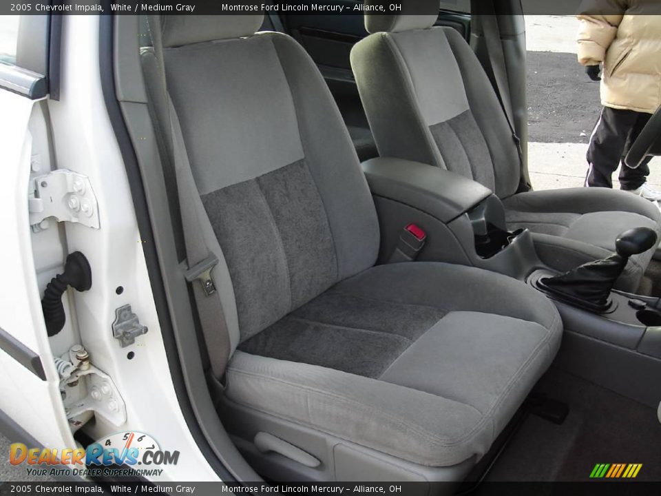 2005 Chevrolet Impala White / Medium Gray Photo #12