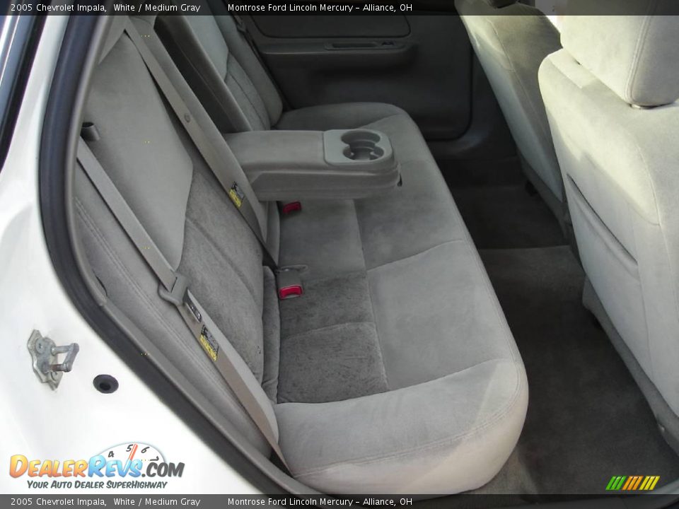 2005 Chevrolet Impala White / Medium Gray Photo #13