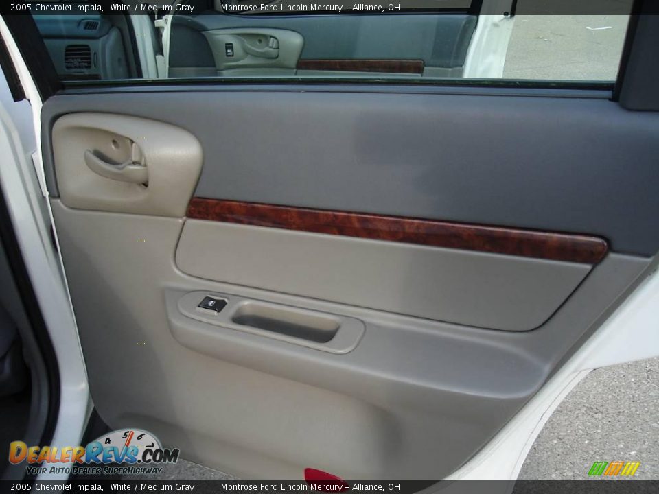 2005 Chevrolet Impala White / Medium Gray Photo #16