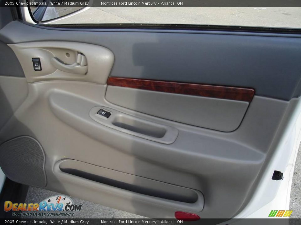 2005 Chevrolet Impala White / Medium Gray Photo #17