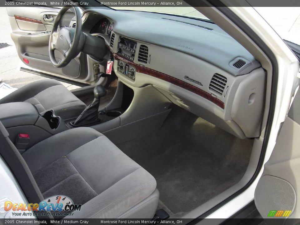2005 Chevrolet Impala White / Medium Gray Photo #18