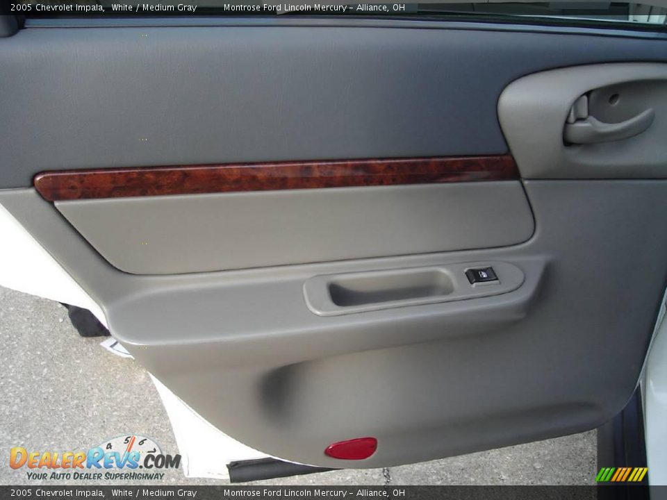 2005 Chevrolet Impala White / Medium Gray Photo #19