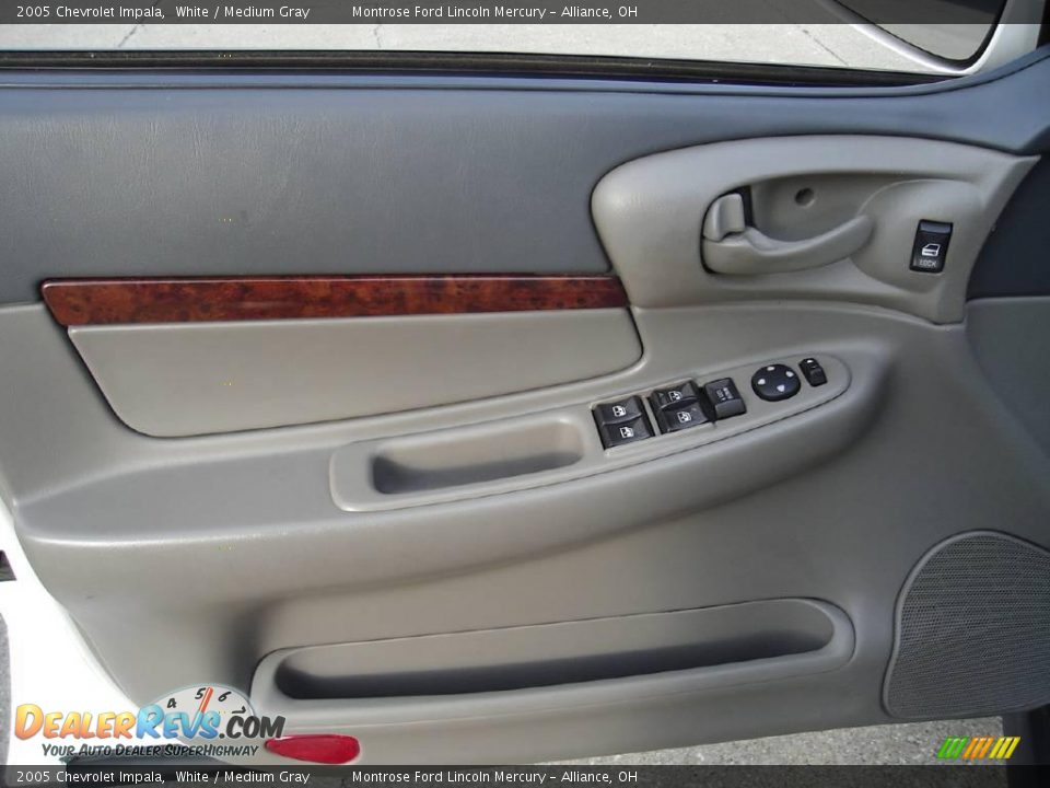 2005 Chevrolet Impala White / Medium Gray Photo #20