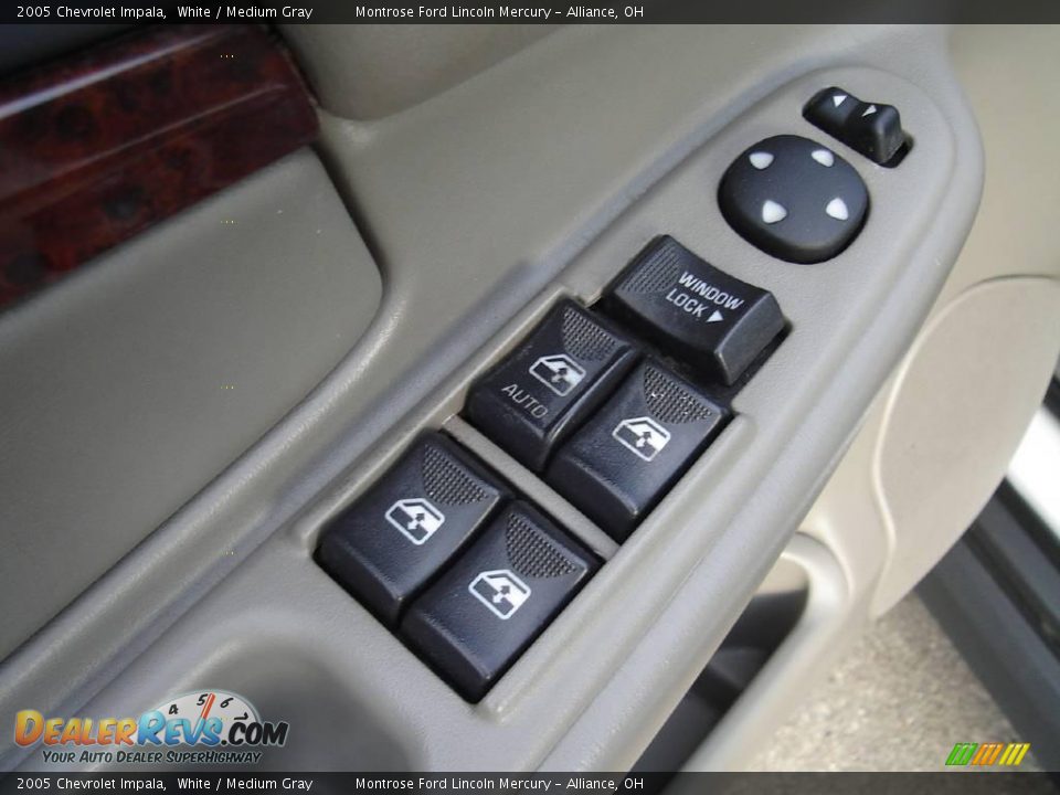 2005 Chevrolet Impala White / Medium Gray Photo #21