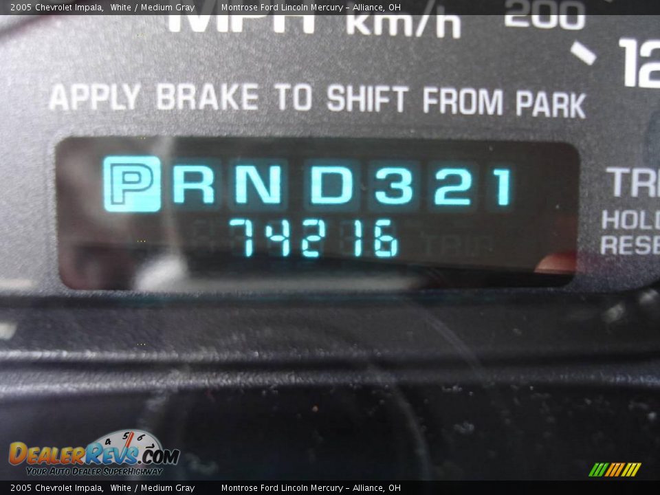 2005 Chevrolet Impala White / Medium Gray Photo #23