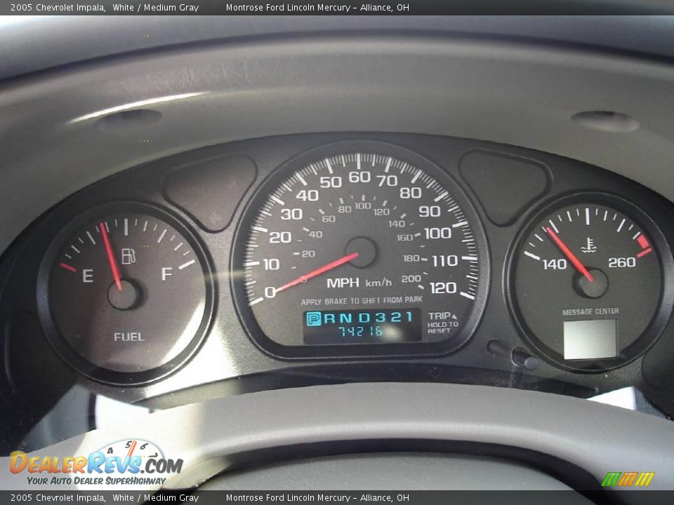 2005 Chevrolet Impala White / Medium Gray Photo #24
