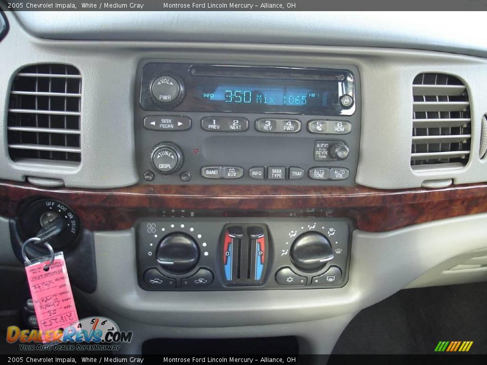 2005 Chevrolet Impala White / Medium Gray Photo #26