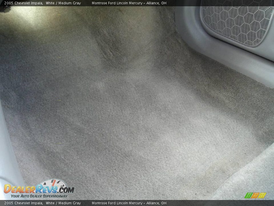 2005 Chevrolet Impala White / Medium Gray Photo #28