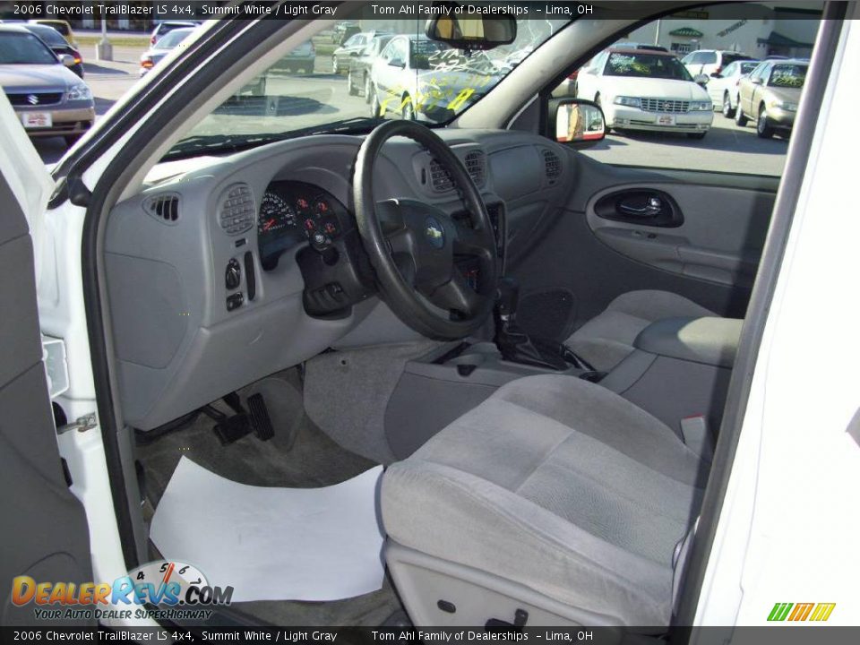 2006 Chevrolet TrailBlazer LS 4x4 Summit White / Light Gray Photo #9
