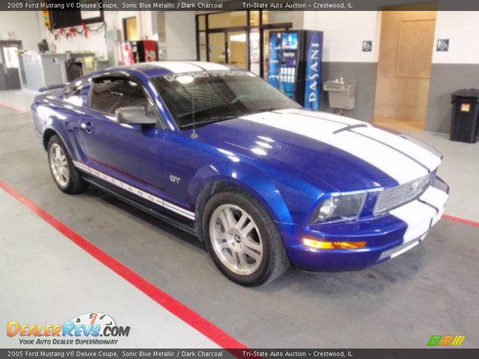 2005 Ford Mustang V6 Deluxe Coupe Sonic Blue Metallic / Dark Charcoal Photo #2