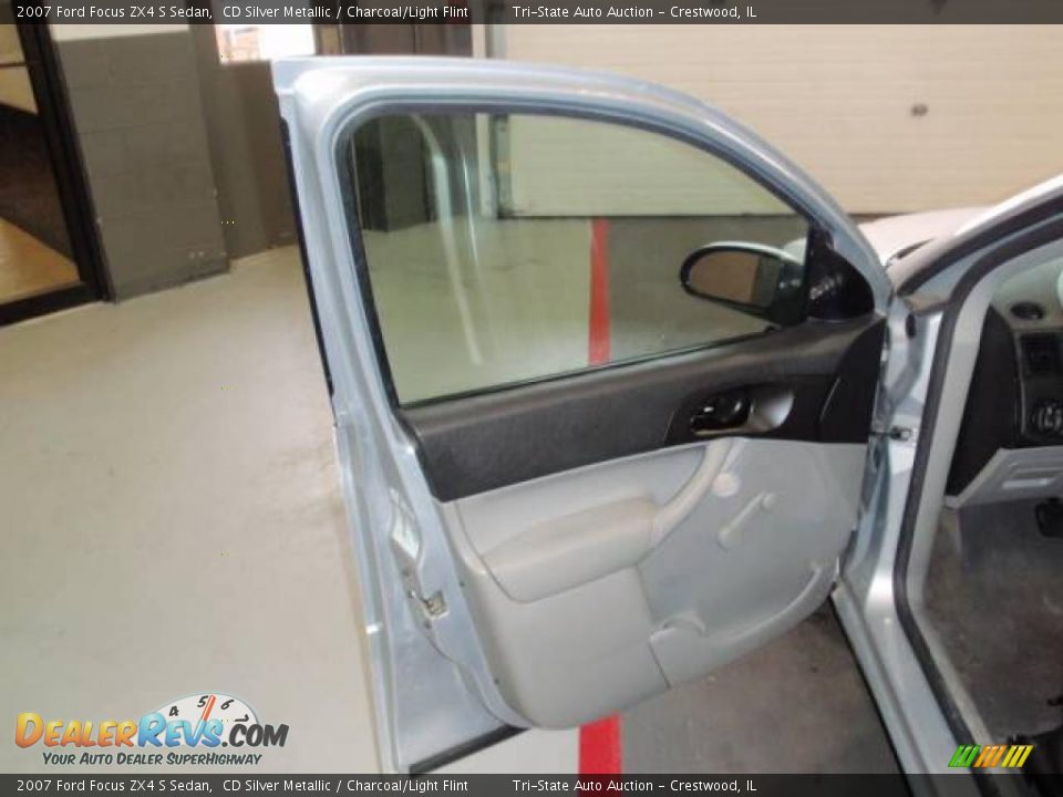 2007 Ford Focus ZX4 S Sedan CD Silver Metallic / Charcoal/Light Flint Photo #6