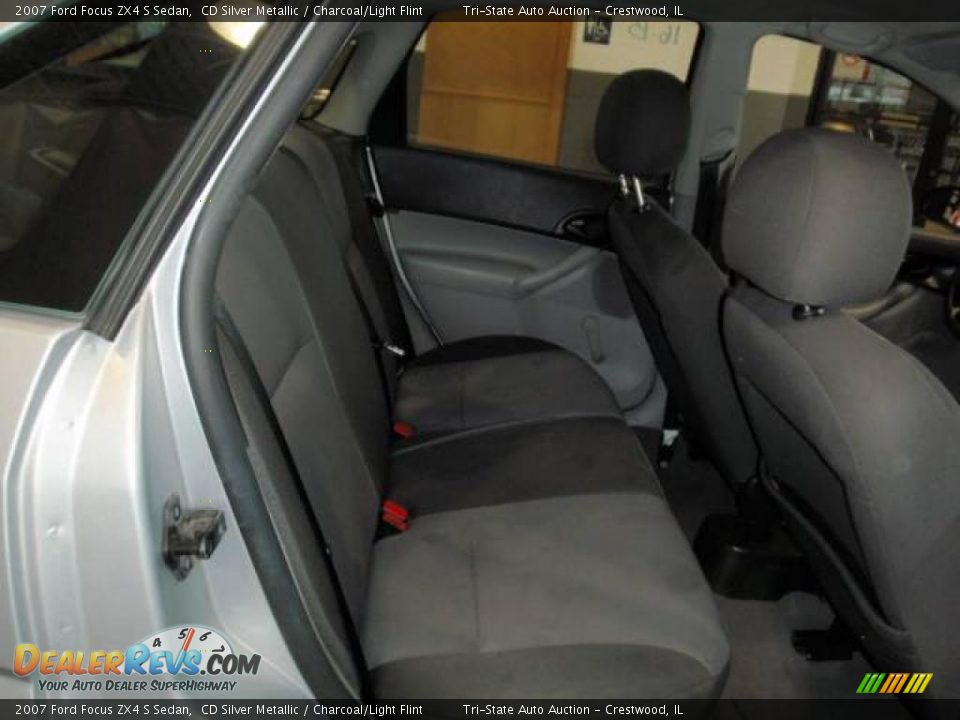 2007 Ford Focus ZX4 S Sedan CD Silver Metallic / Charcoal/Light Flint Photo #10