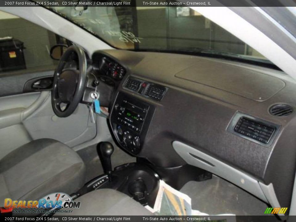 2007 Ford Focus ZX4 S Sedan CD Silver Metallic / Charcoal/Light Flint Photo #11