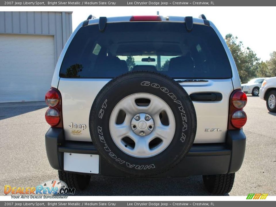 2007 Jeep Liberty Sport Bright Silver Metallic / Medium Slate Gray Photo #4