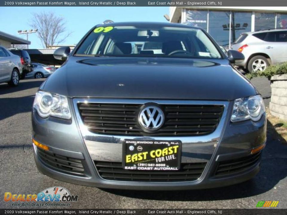 2009 Volkswagen Passat Komfort Wagon Island Grey Metallic / Deep Black Photo #2